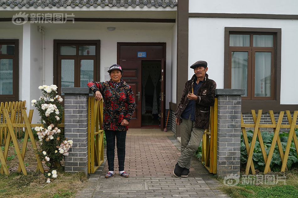 乞丐模拟器卡在正在下载内容怎么办