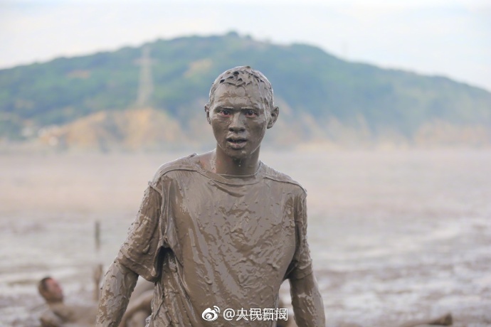 泰拉瑞亚游戏怎么开局